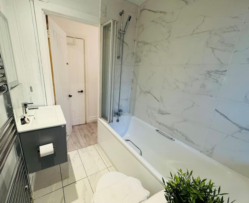 1 Bdr Near Canary Wharf * Londra
